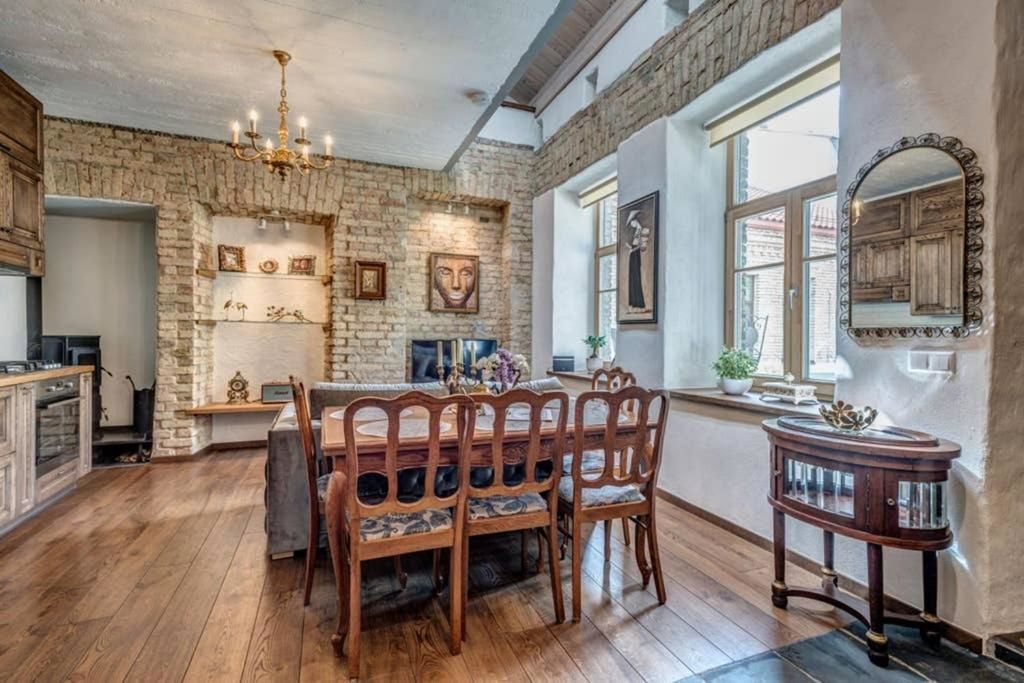 Апартаменты House of Nobles with personal terrace in Užupis Вильнюс-16